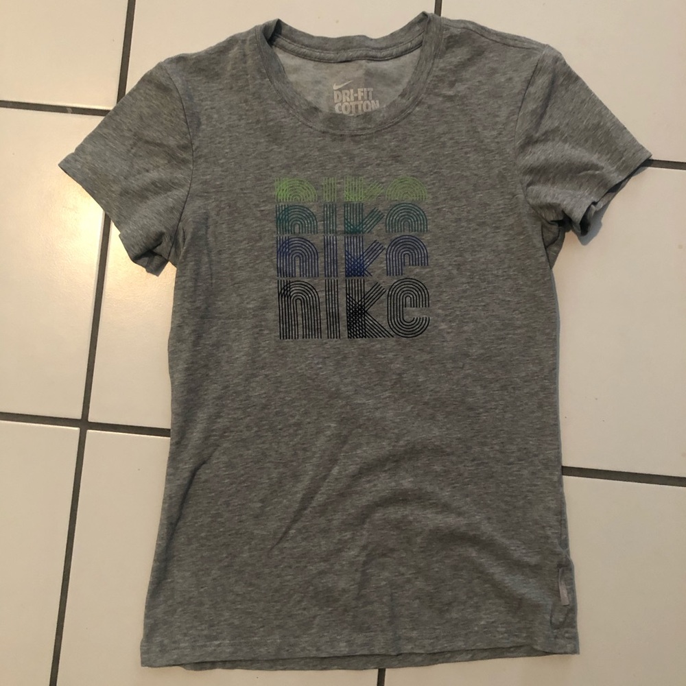 Nike tshirt size small